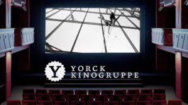 Kino teaser der kreativagentur silly berlin wird auf leinwand gezeigt.