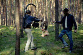 Kameramann und Tänzer im Wald bei Werbefilm Shooting von Silly Berlin.