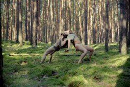 Tänzer im Wald bei Werbefilm Shooting von Silly Berlin.