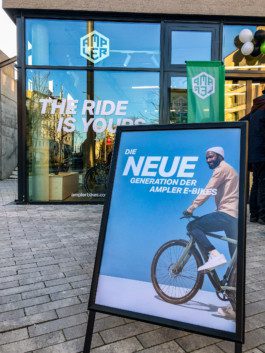 Werbung im e-bike Shop von Ampler fotografiert u gestaltet von Werbefotografen Silly Berlin.