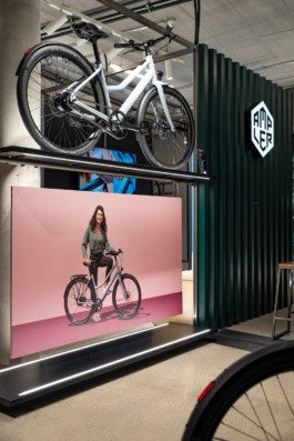Werbung im e-bike Shop von Ampler fotografiert u gestaltet von Werbefotografen Silly Berlin.