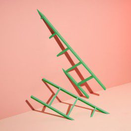 Single Cover Artwork still life rot weiße Marquise und grüne Figur von Werbefotografen Silly Berlin